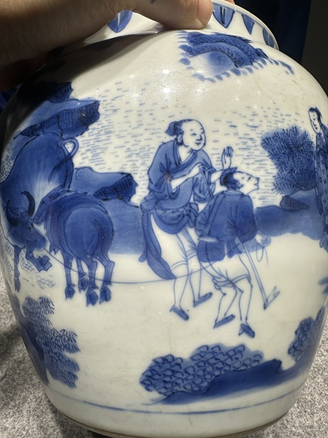 古玩陶瓷人物紋青花四系粥罐真品鑒賞圖