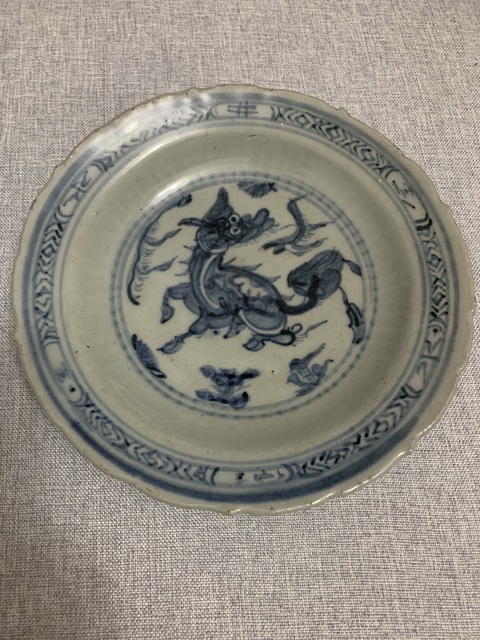 古玩陶瓷青花麒麟望月盤真品鑒賞圖