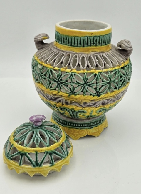 古玩陶瓷粉彩鏤空香薰真品鑒賞圖