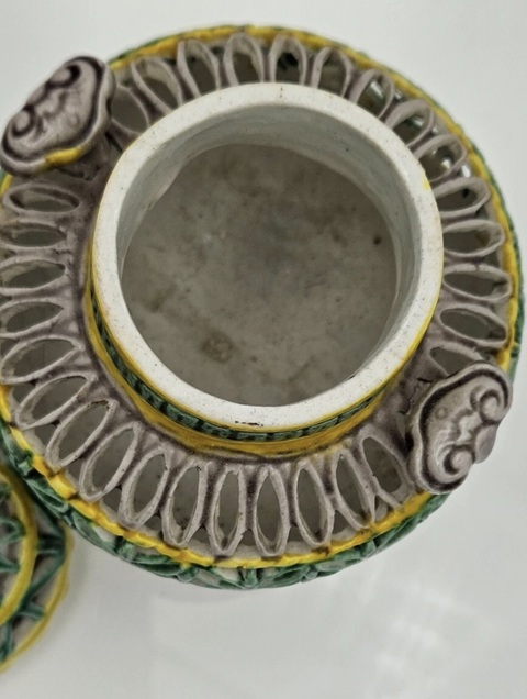 古玩陶瓷粉彩鏤空香薰真品鑒賞圖