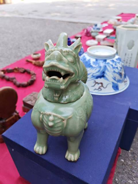 古玩陶瓷青釉香薰真品鑒賞圖
