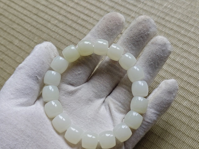 古玩玉器和田玉老型珠手鏈拍賣，當前價格9000元