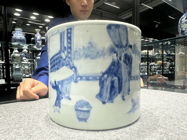 古玩陶瓷青花人物故事紋筆筒真品鑒賞圖