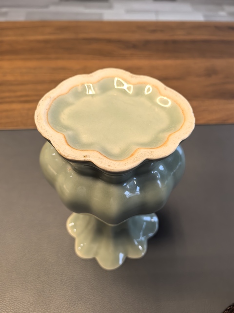 古玩陶瓷青釉瓜棱花口撇口瓶真品鑒賞圖