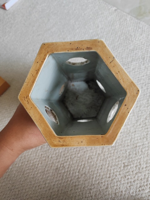 古玩陶瓷淺降人物帽筒真品鑒賞圖