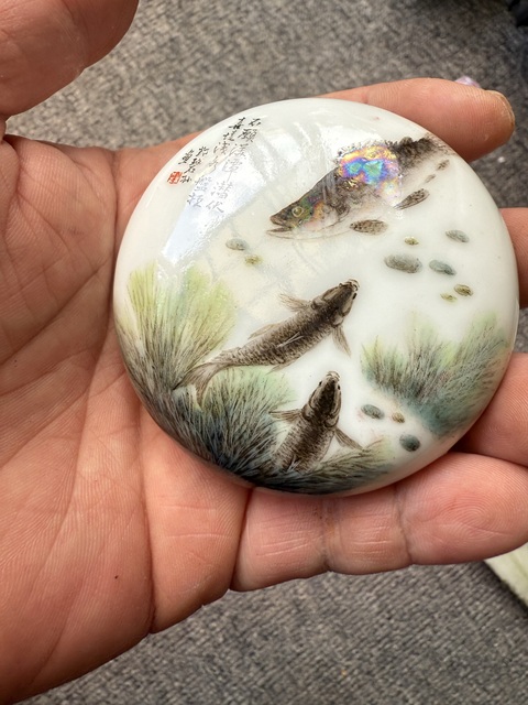 古玩陶瓷粉彩魚藻紋印盒真品鑒賞圖