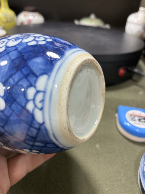 古玩陶瓷青花留白冰梅紋罐真品鑒賞圖