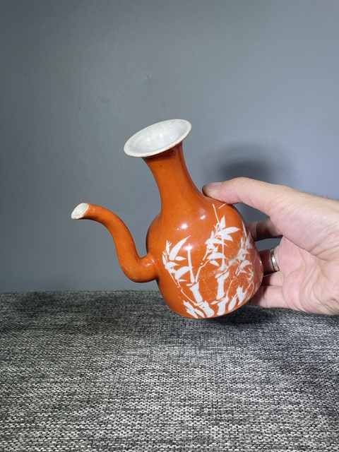 古玩陶瓷清晚期.珊 瑚 紅 留白竹子詩文酒壺(落款‘戊子年’ 即光緒14年)拍賣,當(dāng)前價(jià)格650元