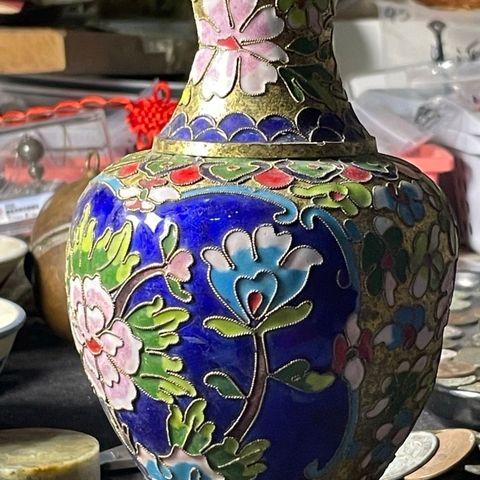 古玩陶瓷花卉紋瓶真品鑒賞圖