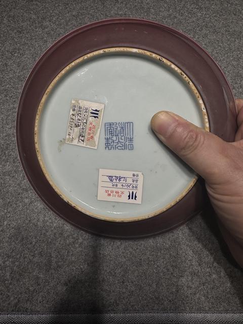 古玩陶瓷霽紅釉盤真品鑒賞圖