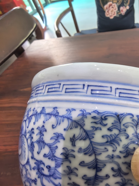 古玩陶瓷清中·青花纏枝花卉紋案缸 真品鑒賞圖