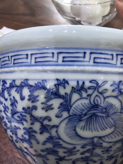 古玩陶瓷清中·青花纏枝花卉紋案缸 真品鑒賞圖