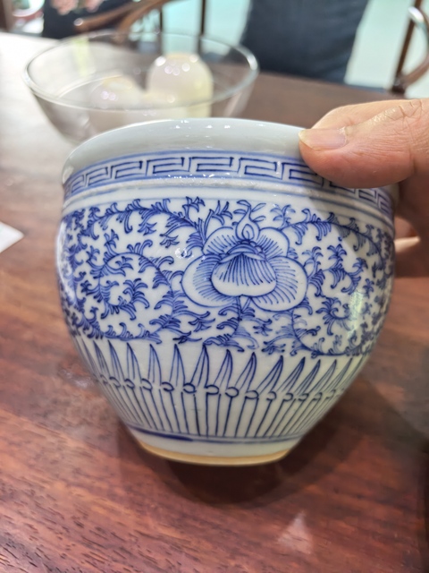 古玩陶瓷清中·青花纏枝花卉紋案缸 真品鑒賞圖