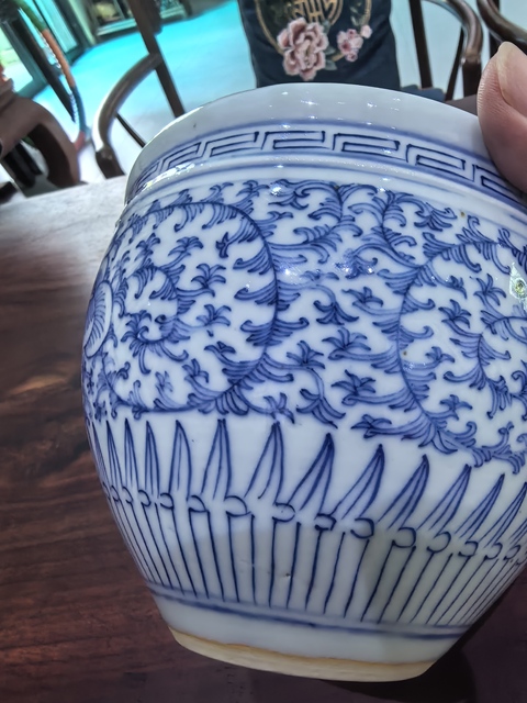 古玩陶瓷清中·青花纏枝花卉紋案缸 真品鑒賞圖