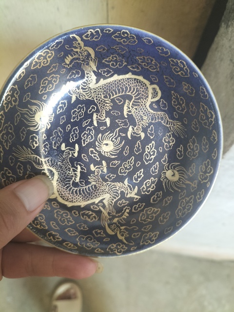古玩陶瓷藍釉地描金龍紋盤真品鑒賞圖