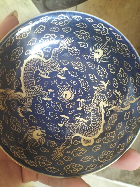 古玩陶瓷藍釉地描金龍紋盤真品鑒賞圖