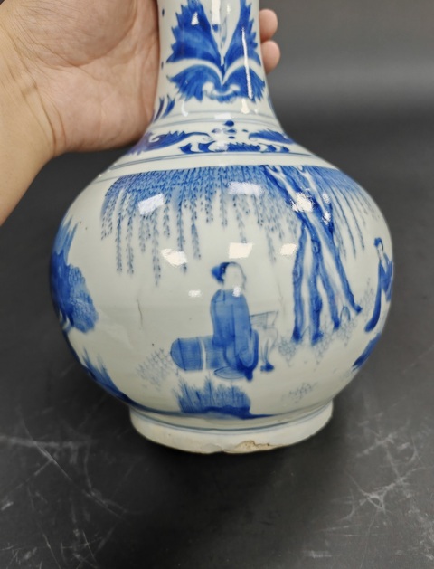 古玩陶瓷青花人物故事紋蒜頭瓶真品鑒賞圖