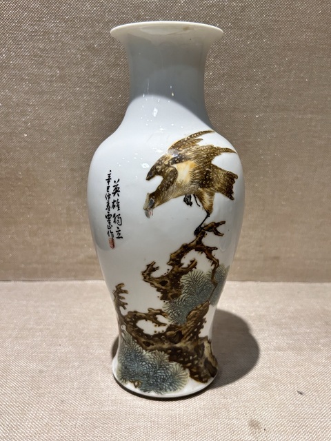 古玩陶瓷粉彩花鳥紋觀音瓶真品鑒賞圖