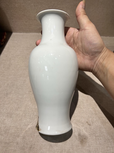 古玩陶瓷粉彩花鳥紋觀音瓶真品鑒賞圖