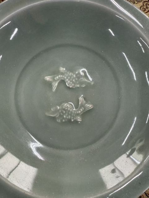 古玩陶瓷龍泉青瓷雙魚盤真品鑒賞圖