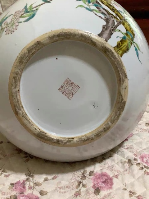 古玩陶瓷桃紋粉彩天球瓶真品鑒賞圖