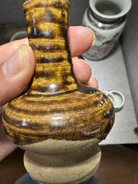 古玩陶瓷褐釉直頸瓶真品鑒賞圖