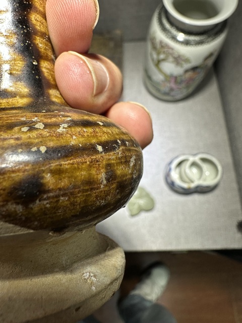 古玩陶瓷褐釉直頸瓶真品鑒賞圖