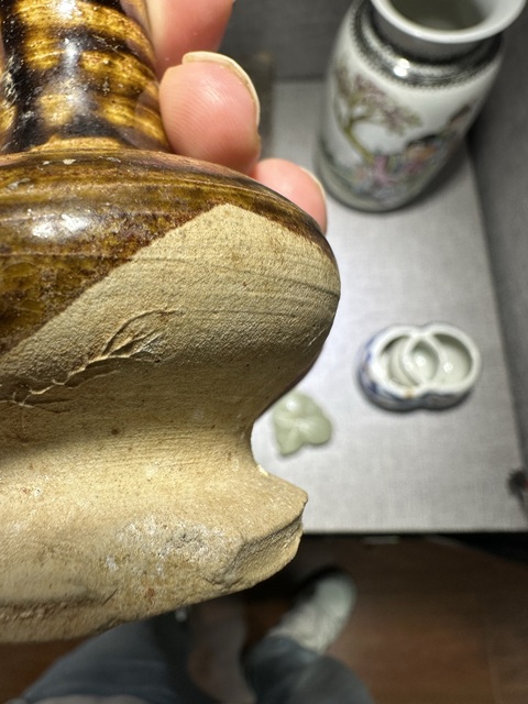 古玩陶瓷褐釉直頸瓶真品鑒賞圖