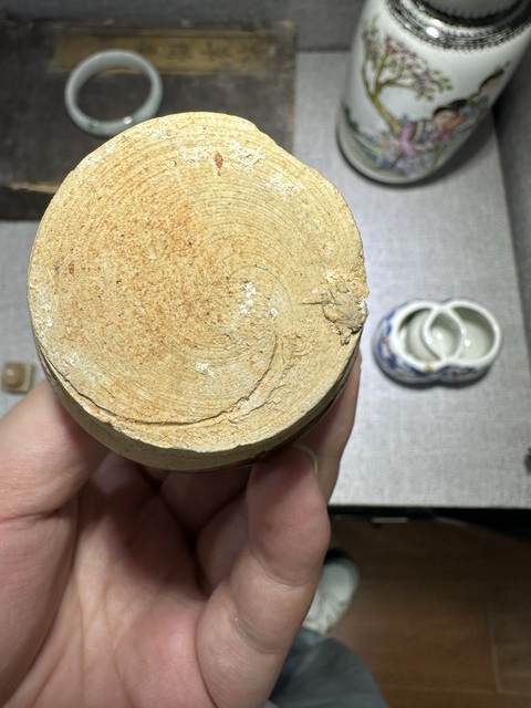 古玩陶瓷褐釉直頸瓶真品鑒賞圖