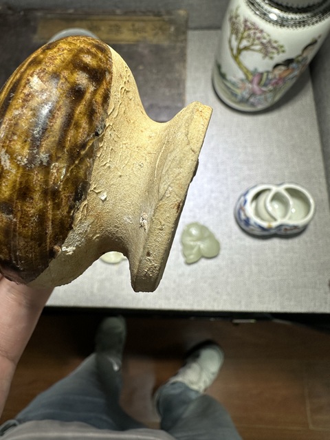 古玩陶瓷褐釉直頸瓶真品鑒賞圖