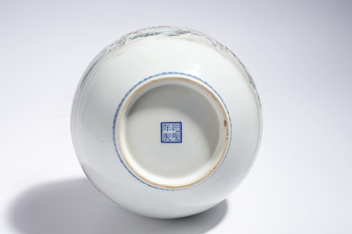 古玩陶瓷民國·琺瑯彩八駿圖天球瓶真品鑒賞圖