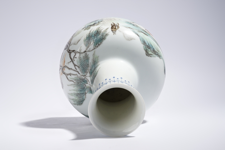 古玩陶瓷民國·琺瑯彩八駿圖天球瓶真品鑒賞圖