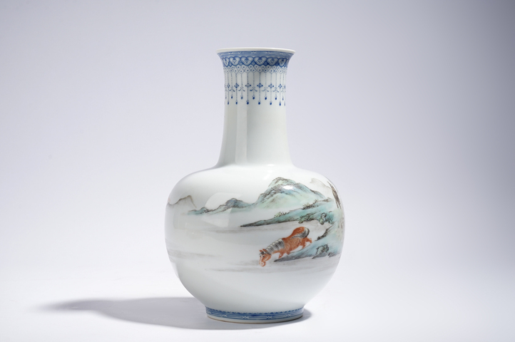 古玩陶瓷民國·琺瑯彩八駿圖天球瓶真品鑒賞圖