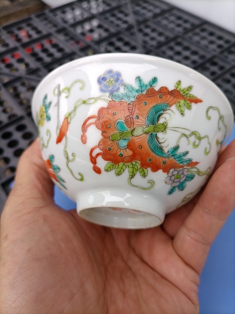 古玩陶瓷粉彩瓜瓞綿綿圖茶碗真品鑒賞圖