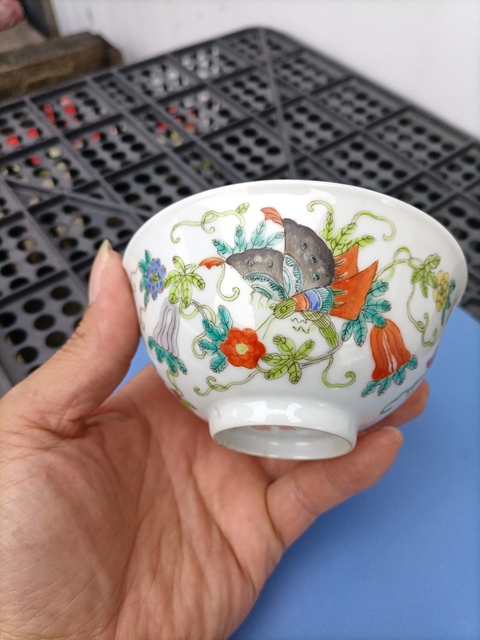 古玩陶瓷粉彩瓜瓞綿綿圖茶碗真品鑒賞圖