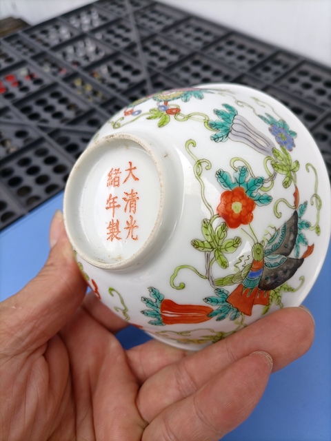 古玩陶瓷粉彩瓜瓞綿綿圖茶碗真品鑒賞圖