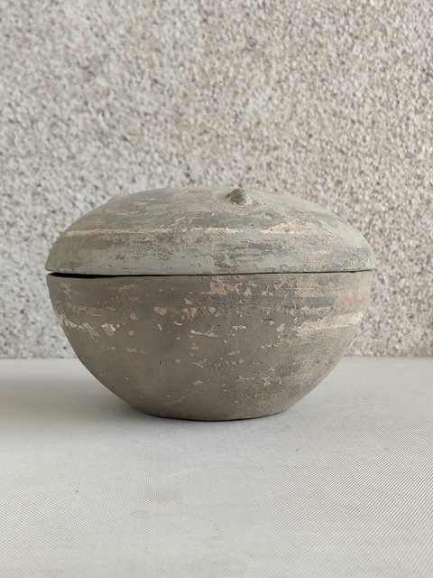 古玩陶瓷灰陶彩繪蓋盒拍賣,當前價格550元