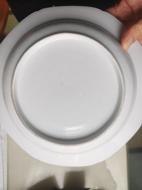 古玩陶瓷樓臺亭閣山水紋青花盤真品鑒賞圖