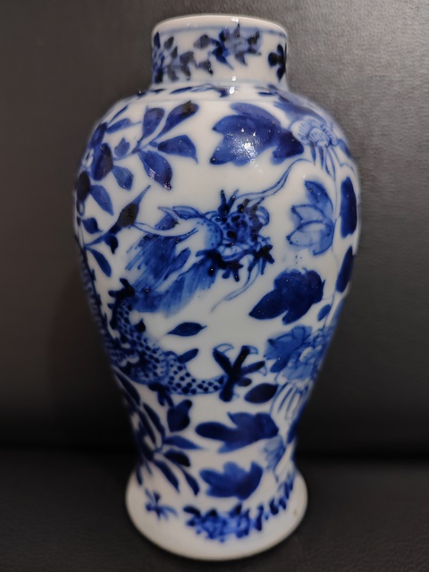 古玩陶瓷花間龍紋青花雞腿瓶真品鑒賞圖