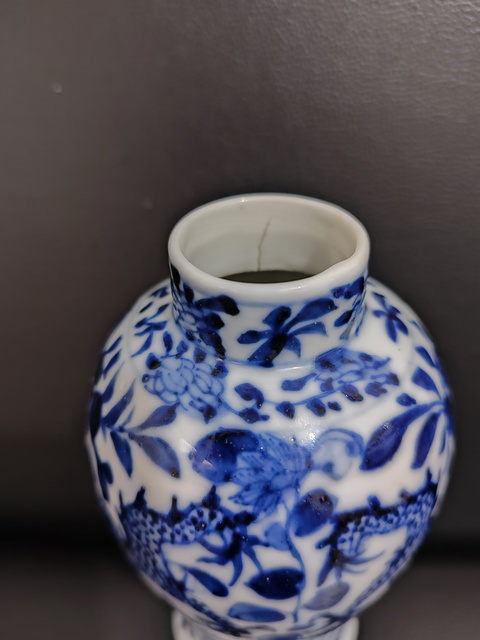 古玩陶瓷花間龍紋青花雞腿瓶真品鑒賞圖