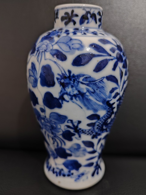 古玩陶瓷花間龍紋青花雞腿瓶真品鑒賞圖