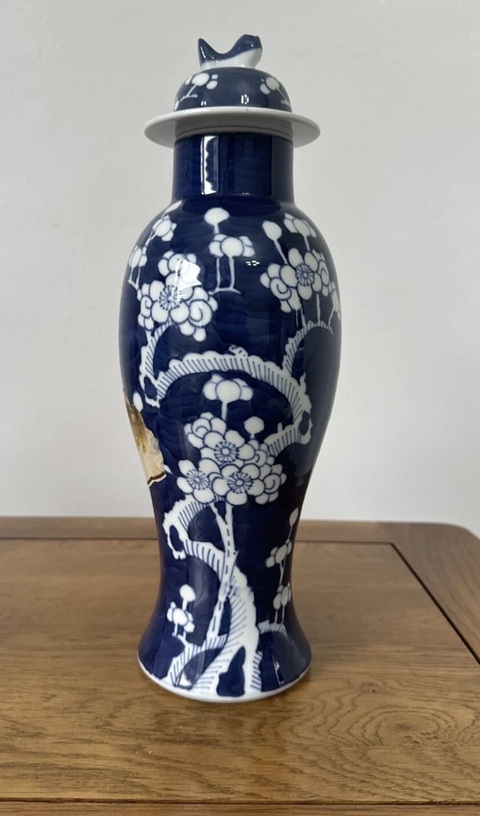 古玩陶瓷青花留白冰梅紋雞腿蓋瓶真品鑒賞圖