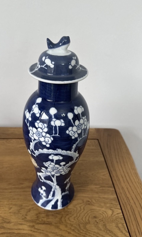古玩陶瓷青花留白冰梅紋雞腿蓋瓶真品鑒賞圖
