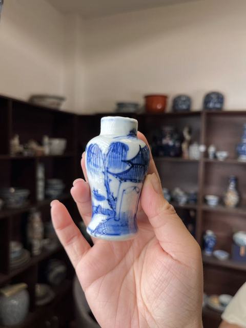 古玩陶瓷晚清青花小瓶真品鑒賞圖