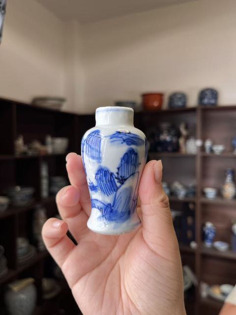 古玩陶瓷晚清青花小瓶真品鑒賞圖