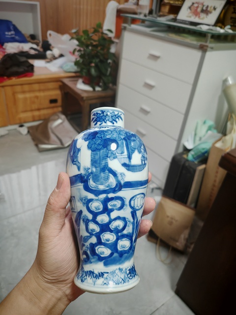古玩陶瓷晚清青花仕女圖瓶真品鑒賞圖