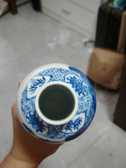 古玩陶瓷晚清青花仕女圖瓶真品鑒賞圖