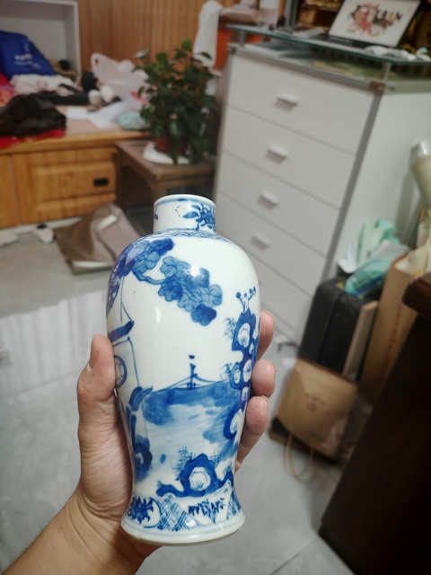 古玩陶瓷晚清青花仕女圖瓶真品鑒賞圖