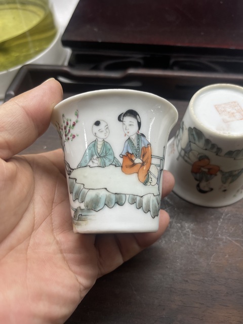 古玩陶瓷粉彩人物馬蹄杯真品鑒賞圖