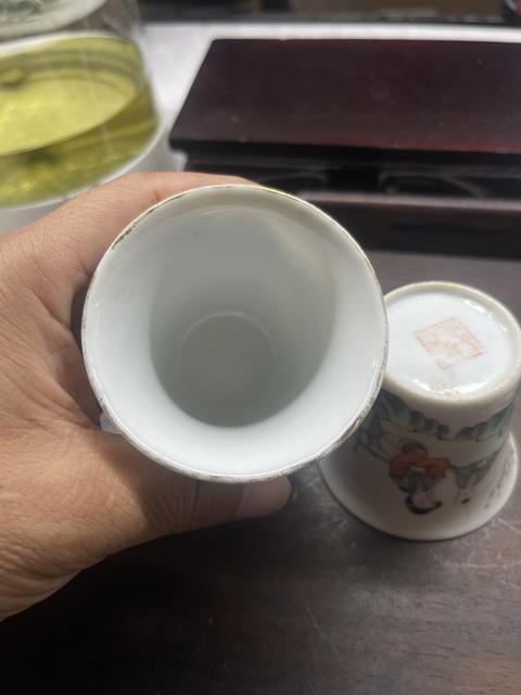 古玩陶瓷粉彩人物馬蹄杯真品鑒賞圖
